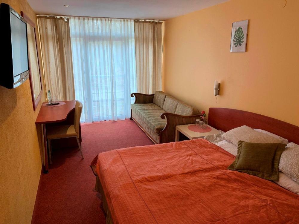 Resort Piaseczno Rozpłucie Exteriör bild